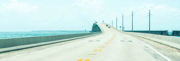 Panorama de la carretera US1 a Key West sobre las llaves de Florida —  Fotos de Stock