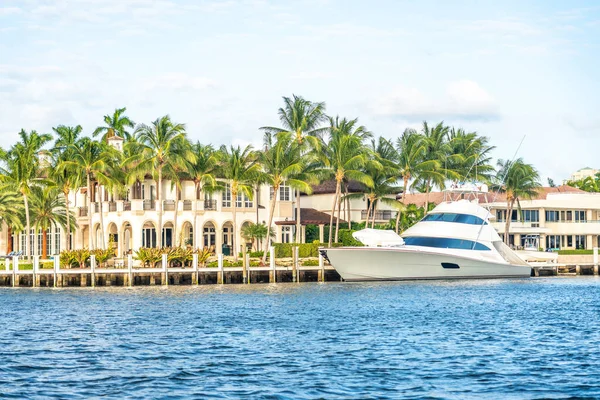 Luxus-Villa am Wasser in Fort Lauderdale Florida — Stockfoto