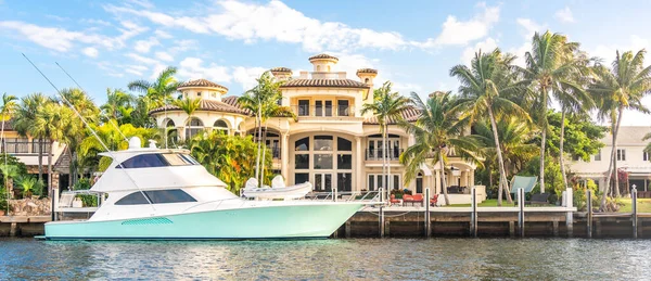 Luxus-Villa am Wasser in Fort Lauderdale Florida — Stockfoto