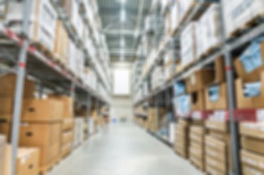 Bulanık alışveriş merkezinin iç arka planı. Görüntü koridoru ya da süpermarket koridoru, market ya da arkaplan ve tasarım elemanları kullanımı için depo. Bokeh ile odaklanmış arkaplan