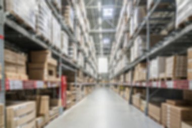 Bulanık alışveriş merkezinin iç arka planı. Görüntü koridoru ya da süpermarket koridoru, market ya da arkaplan ve tasarım elemanları kullanımı için depo. Bokeh ile odaklanmış arkaplan
