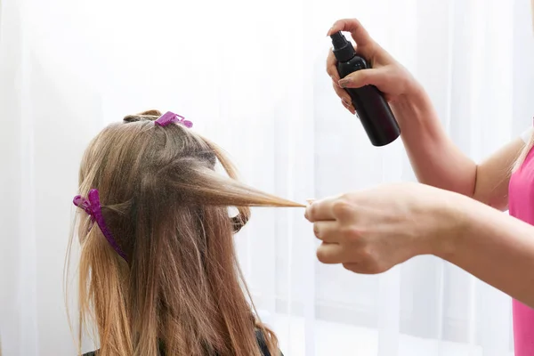 Hairdresser Spray Hair of young woman in beauty salon — Stock Photo, Image