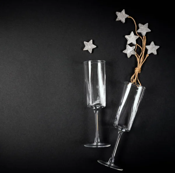 Två glas med trätjära dekoraion med rep, platt låg, firande koncept — Stockfoto