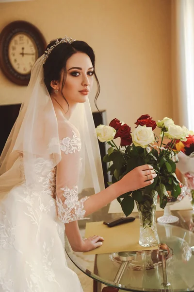 Fashion Photo Beautiful Bride Dark Hair Elegant Wedding Dress Diadem — Stock Photo, Image