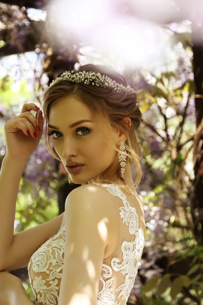 Fashion Spring Outdoor Portrait Beautiful Young Woman Bride Luxurious Wedding — Stock Photo, Image