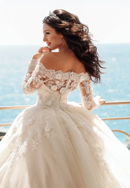 Moda Foto Livre Noiva Bonita Com Cabelo Escuro Vestido Casamento — Fotografia de Stock