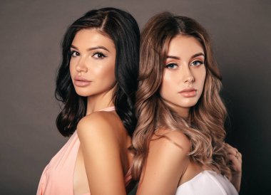 moda studio fotoğraf zarif elbiseler güzel seksi kadın