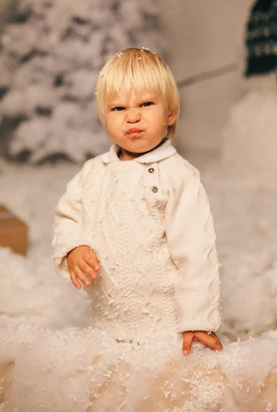 Vacaciones Navidad Foto Niño Pequeño Lindo Jugando Con Juguetes Casa —  Fotos de Stock