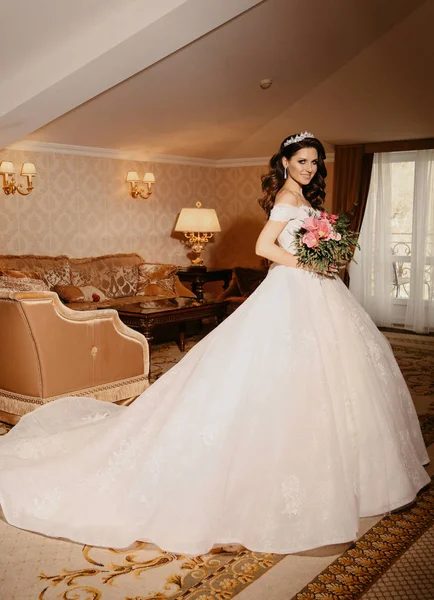 Fashion Interior Photo Beautiful Woman Bride Dark Hair Luxurious Wedding — Stock Photo, Image