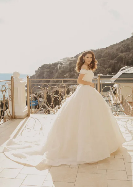 Photo Intérieur Mode Belle Femme Mariée Avec Les Cheveux Foncés — Photo