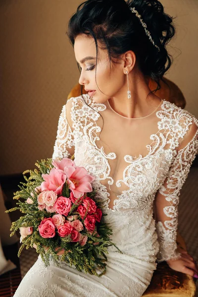 Foto Moda Bella Sposa Donna Con Lunghi Capelli Scuri Abito — Foto Stock