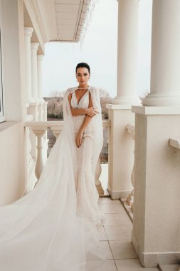 lüks düğün dres koyu saçlı güzel şehvetli gelin