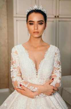 lüks düğün dres koyu saçlı güzel şehvetli gelin