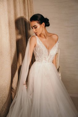 lüks düğün dres koyu saçlı güzel şehvetli gelin