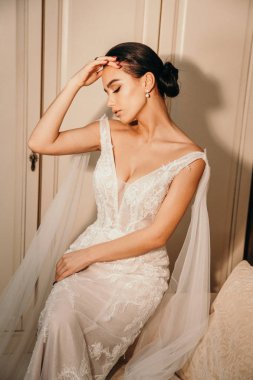 lüks düğün dres koyu saçlı güzel şehvetli gelin