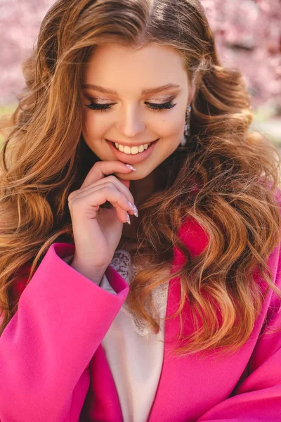 Beautiful young girl with natural hair color in elegant clothes — Stock Photo, Image