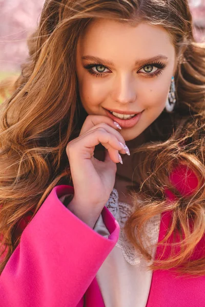 Beautiful young girl with natural hair color in elegant clothes — Stock Photo, Image