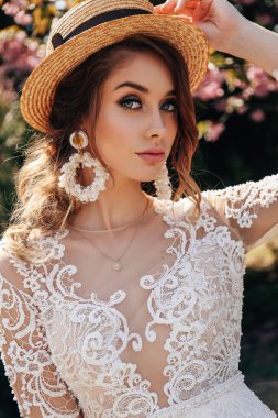 lüks gelinlik zekâ sarı saçlı güzel kadın