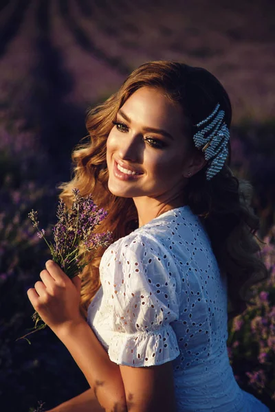 Beautiful girl with blond hair in elegant clothes posing in summ — Stock Photo, Image