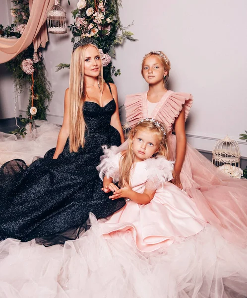 Fashion Photo Beautiful Family Mother Her Daughters Wearing Luxurious Dresses — Stock Photo, Image