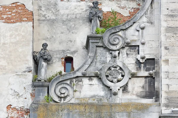 Sculpturale Samenstelling Gevel Andrew Kerk Lviv Oekraïne — Stockfoto