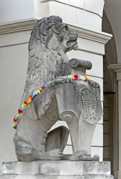 Belediye Binası Ukrayna Girişinde Taşıyan Şehir Lviv Armorial Ile Aslan — Stok fotoğraf