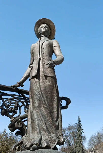 乌克兰Ternopil最明亮的歌剧明星之一Solomiya Krushelnytska纪念碑 — 图库照片