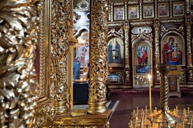 Maniava, Ukrayna - 2 Kasım 2017: Holy Cross, 2 Kasım 2017 Karpatlar Batı Ukrayna Ukrayna Athos olarak bilinen, yüceltme, Manyava Skete altın iç
