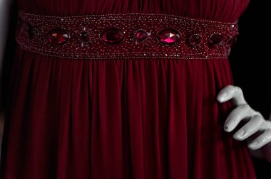 Elbise parçası ve manken el