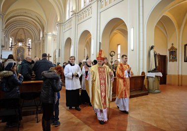Mukachevo, Ukrayna - 23 Mart 2016: Paschal alayı St Martin, Turlar Katedrali, Mukachevo City 23 Mart 2016, Ukrayna'da denilen Mukacheve Katedrali de