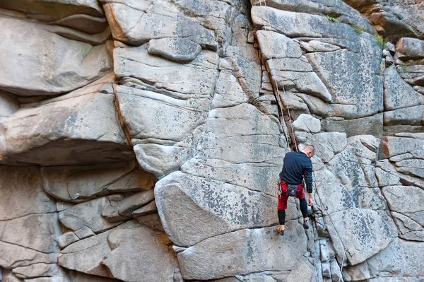 Buky Ukraine Octobre 2018 Homme Escalade Montagne Dans Canyon Buky — Photo