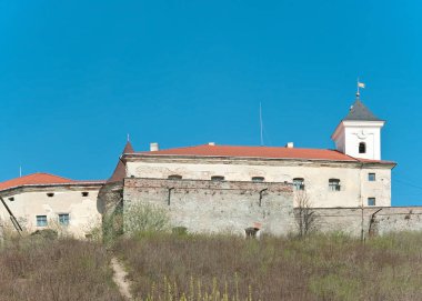 Mukacheve, Ukrayna 'daki Palanok kalesine yan görünüm