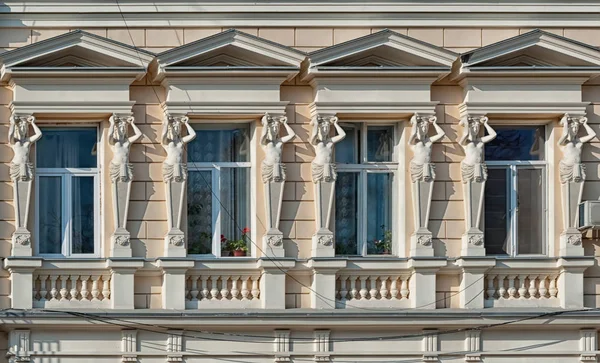 Cariátides Una Fachada Del Antiguo Edificio Odesa Ucrania — Foto de Stock