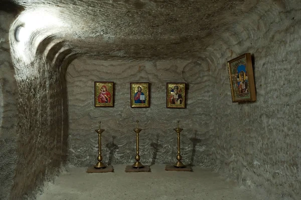 Die Kleine Unterirdische Kapelle Eine Höhle Mit Ikonen Salzbergwerk Soledar — Stockfoto