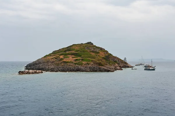 Vardiola San Nicolás Pequeña Isla Con Ruinas Bahía Agios Nikolaos —  Fotos de Stock