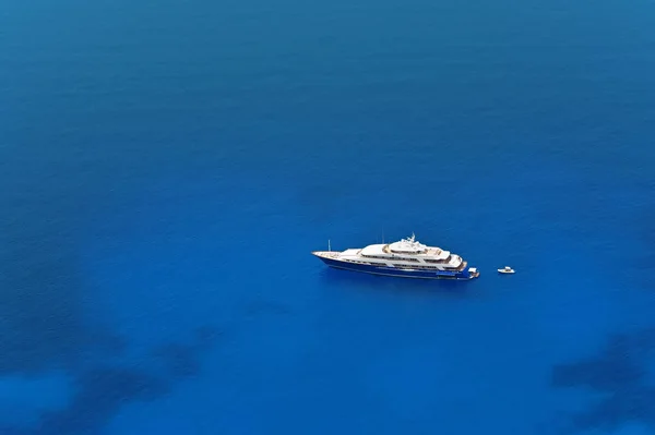 Лодка Ионическом Море — стоковое фото