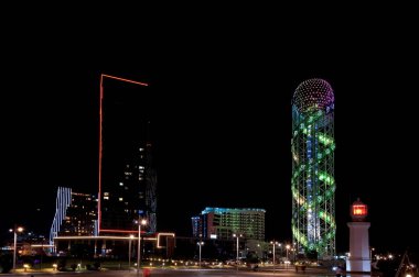 Georgia 'daki Batumi' nin gece sahnesi.