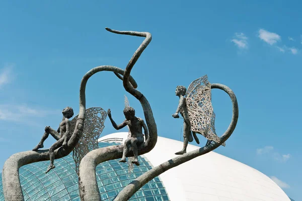 Скульптуры Летчиков Возле Здания Парламента Кутаиси Грузия — стоковое фото