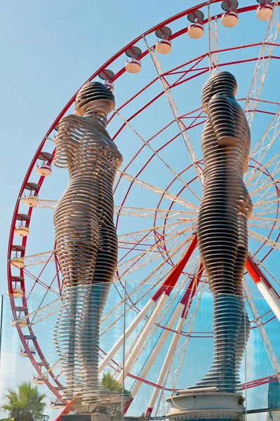 Moving Metal Love Monument Ali Nino Batumi Ferris Wheel Background — стоковое фото