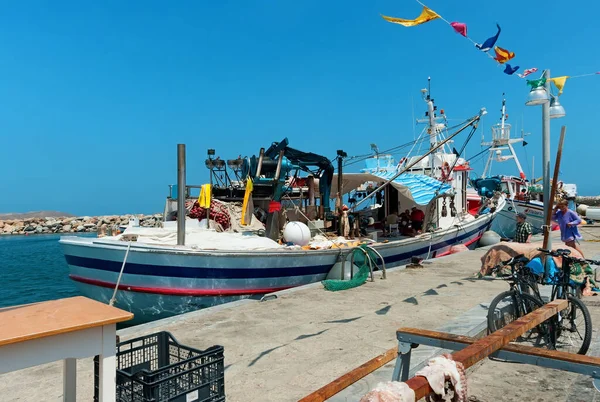 Barcos Puerto Naoussa Isla Paros Grecia —  Fotos de Stock