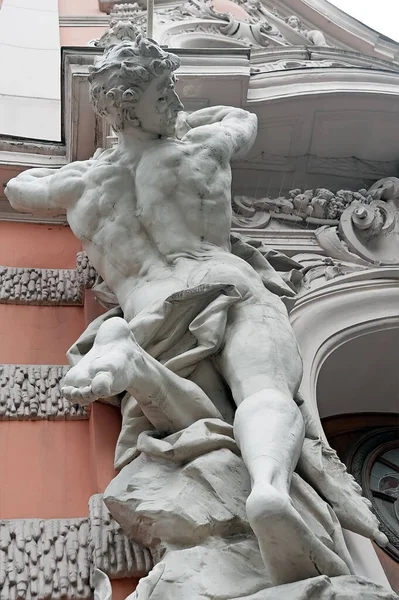 Scultura Sulla Facciata Della Casa Degli Scienziati Leopoli Ucraina — Foto Stock