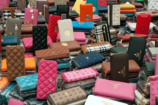 Türkiye 'nin Fethiye pazarında bir yığın sahte cüzdan