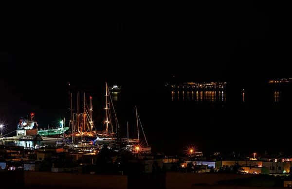 ギリシャのパロス港の夜のシーン — ストック写真
