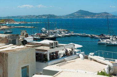 Yunanistan 'daki Naxos adasının limanında bir gemi