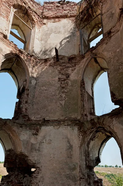 ウクライナのチェルボンホウッド城の破壊された塔 — ストック写真