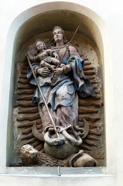 Sculptură Mică Nișa Clădirii Vechi Din Lviv Ucraina — Fotografie, imagine de stoc