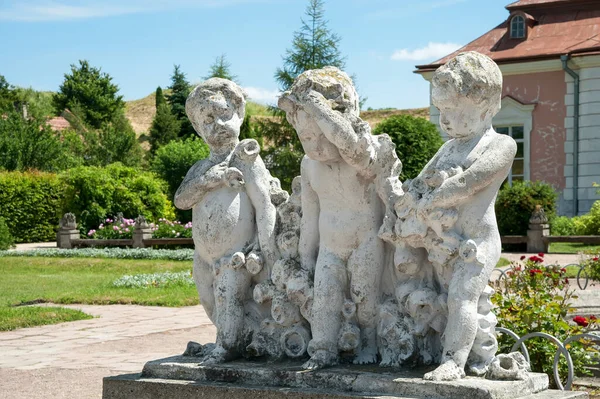 Esculturas Jardín Del Castillo Del Siglo Xvii Ciudad Zolochiv Región —  Fotos de Stock