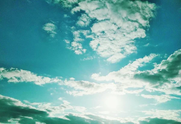 Сонце Яскраво Сяє Небі — стокове фото