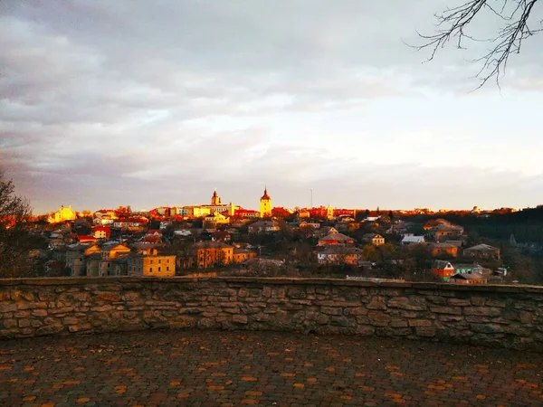 Gün batımında Eski Şehir, Kamenets-Podolsky, Ukrayna 