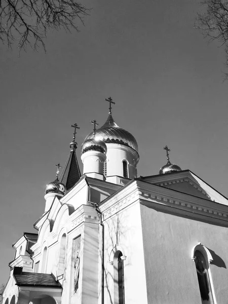 Orthodoxe Kirche Mit Leuchtenden Kuppeln — Stockfoto